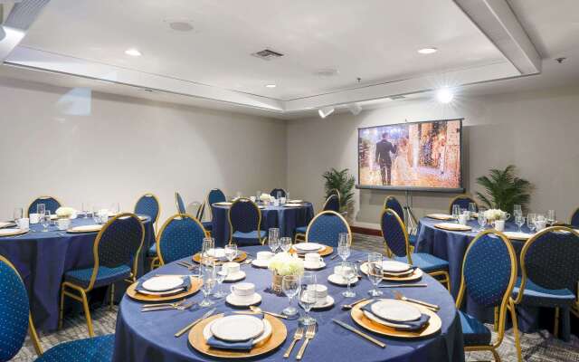 Chase Suites Hotel Brea-Fullerton