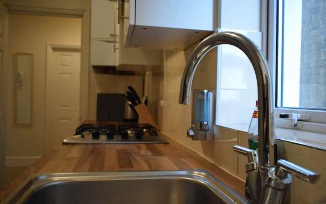 Higher Living-Professional Southsea Apartment