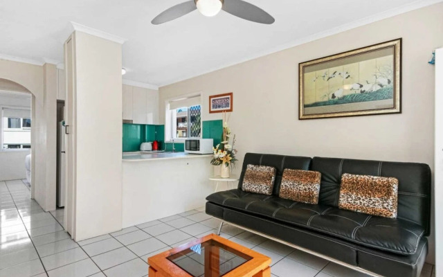 Superb 1 Bedroom Apartment Near the Beach