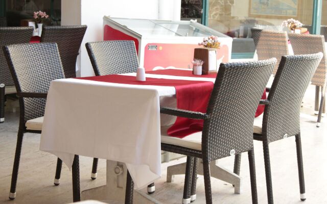 Casa Cleo Suites Hotel