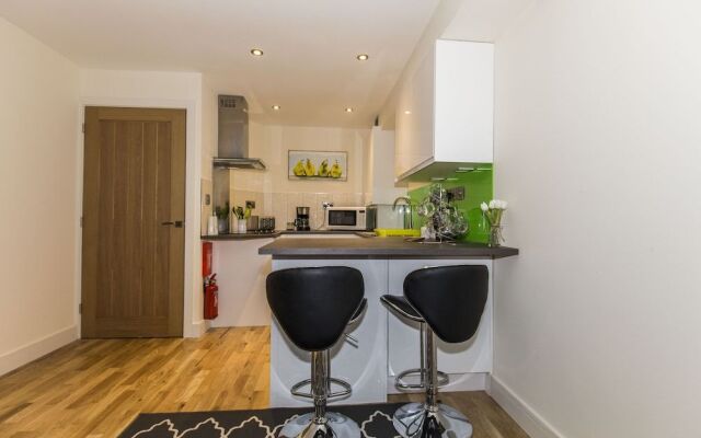 Pullman House Serviced Apartments