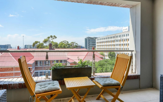 Authentic Cape Town Apartment near the Silo District