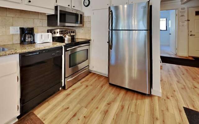Remodeled 2 Bedroom Condo with Easy Access to Mountain Biking, Swimming, Hiking, Hot Tubs! by RedAwning