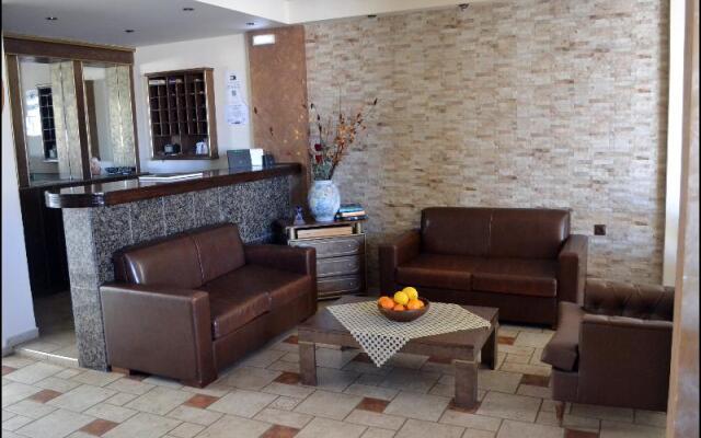 La Luna Apartments