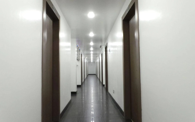 Clover City Center Plus Hotel