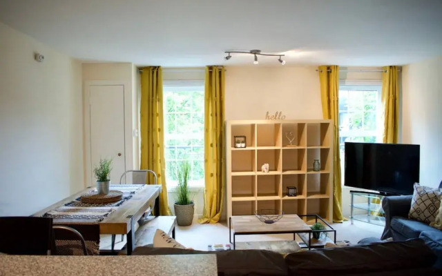 Spacious 3 Bed Apartment in Central Location