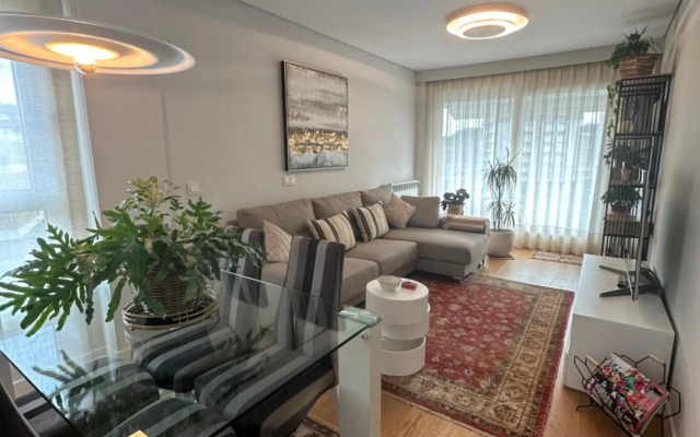 A estrenar amplio con piscina y parking