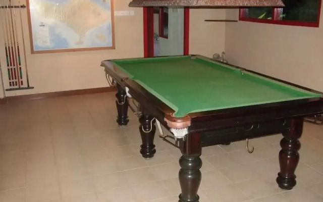 Strawberry Hill Hotel & Restaurant