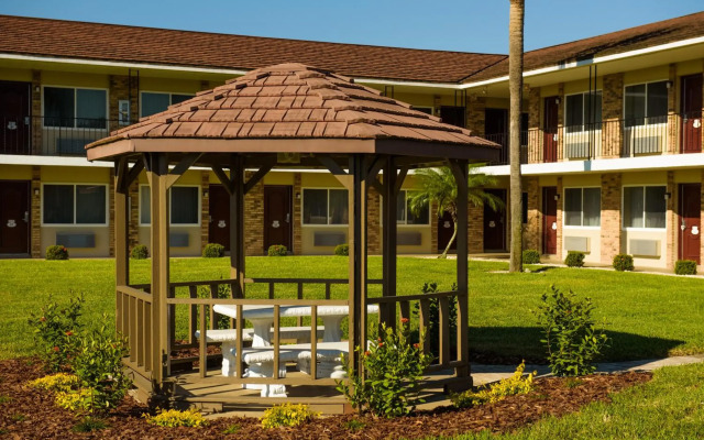 Roadstar Hotel Zephyrhills