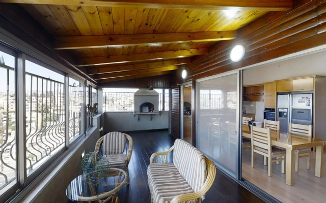 Cozy Wood Apartment With Great View to Nazareth