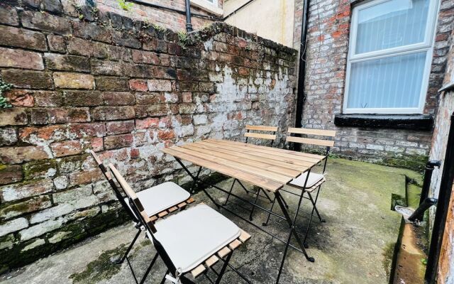 Remarkable 4-bed House in Bootle, Liverpool