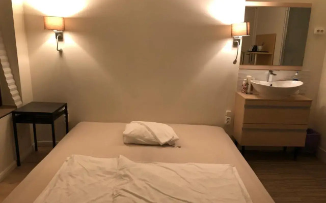 Mini Studio a Bed4u Late Check in (Adults Only)