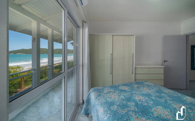 Frente ao mar com 03 dormitórios