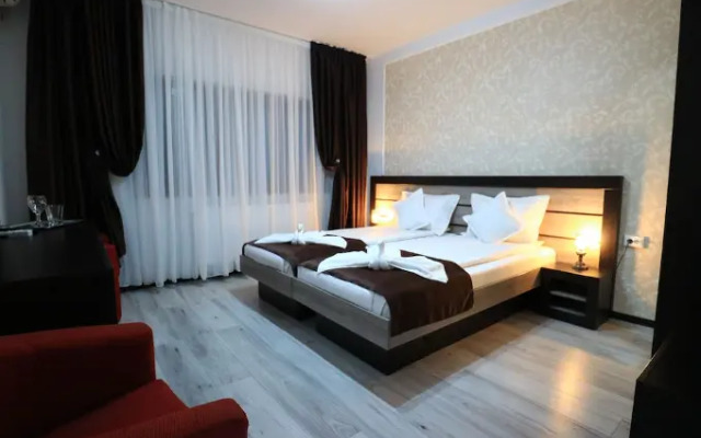 Riverside Hotel