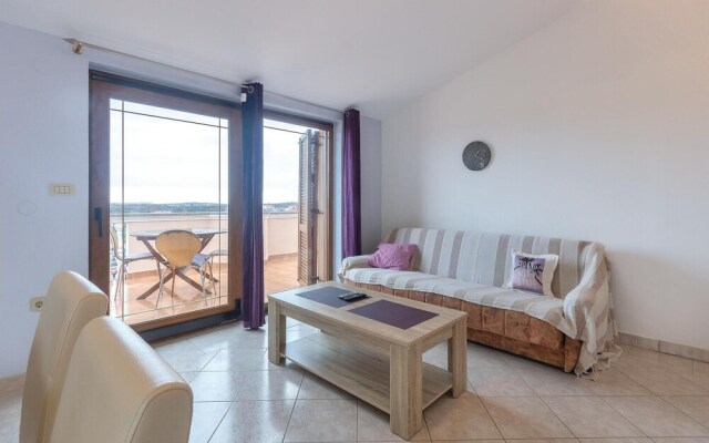 Beautiful Home in Pula With Wifi and 2 Bedrooms