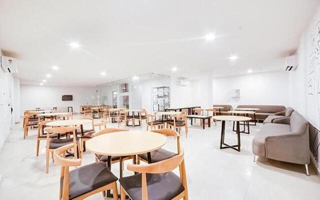 Fabhotel The Chaitanyas