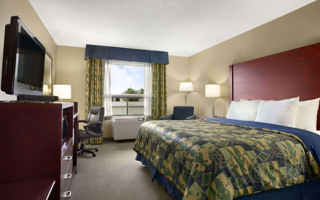 Travelodge by Wyndham Oshawa Whitby