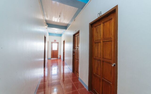 RedDoorz Near Lucap Wharf Alaminos