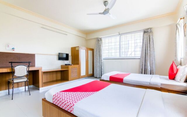 OYO Flagship 8252 Aayush Corporate Stays
