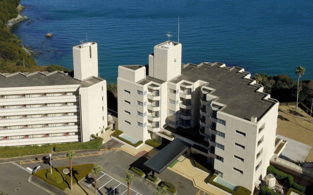 Wisterian Life Club Toba