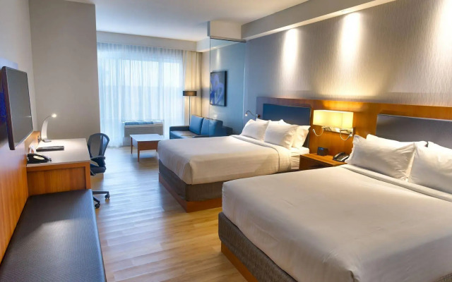Holiday Inn Express & Suites Vaudreuil by IHG