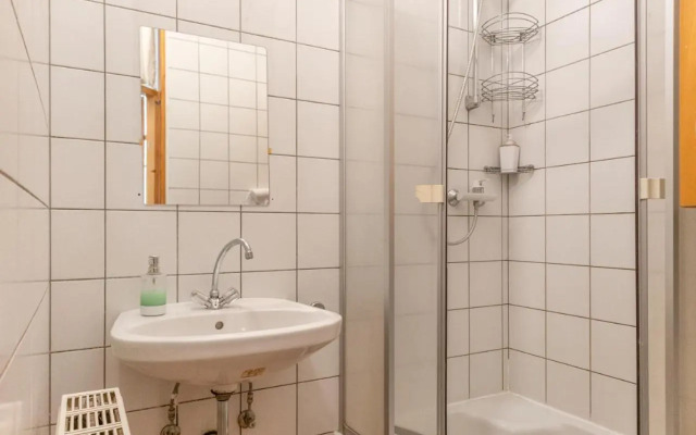Simple Apartment near Wiener Stadthalle