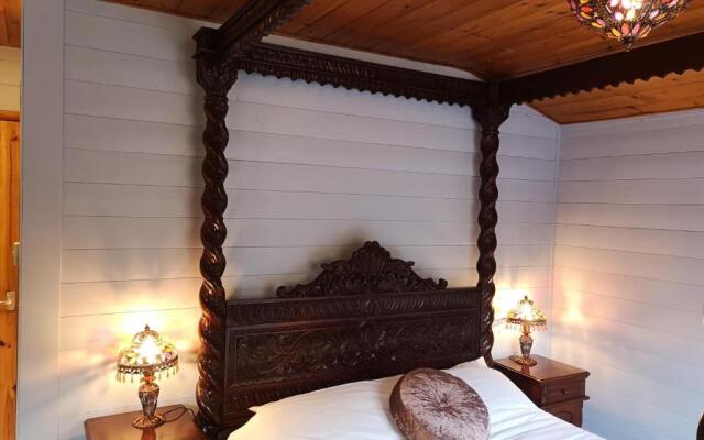 Magpie 2 Hot Tub HuntersMoon-Warminster-Longleat-Wiltshire