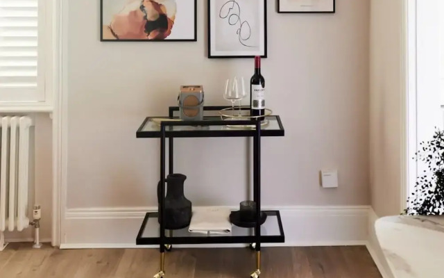 The St Johns Wood Sanctuary - Glamorous 2bdr Flat