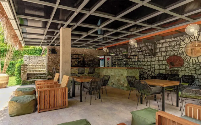 Alamanda Lovina Resort