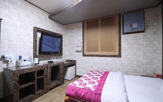 Any Motel