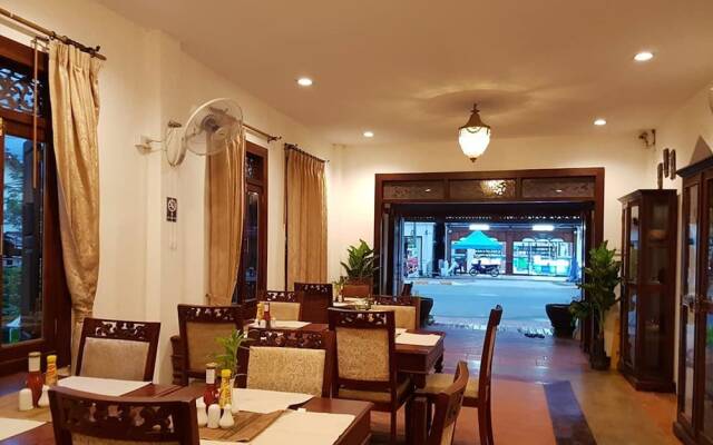 Akira Luang Prabang