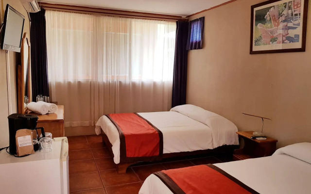 Hotel & Villas Huetares