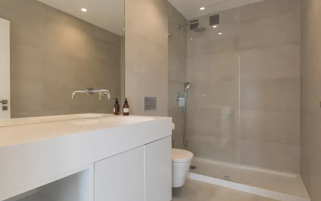 Luxurious Seaview Apartment in Estoril