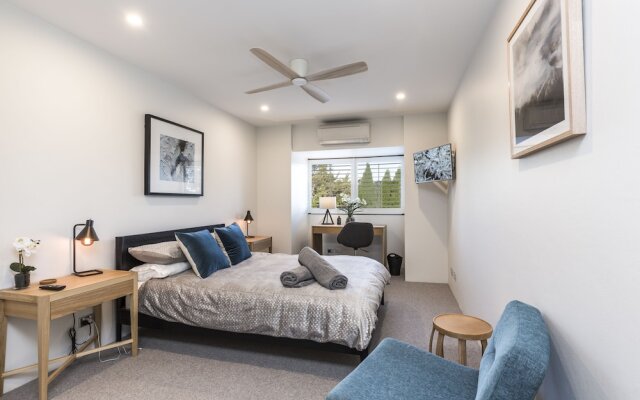 Executive 2 Storey Apartment with Pool