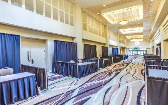 Crowne Plaza Executive Center Baton Rouge by IHG