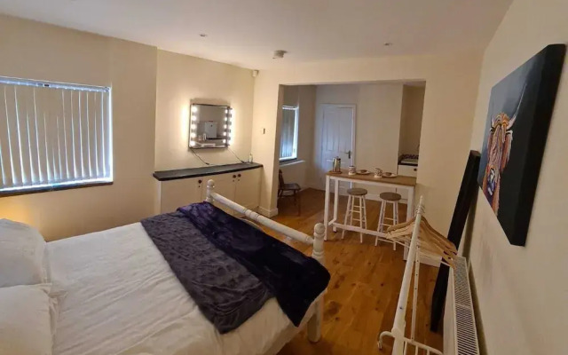 Cosy Stable Conversion Between Sheffield & Leeds
