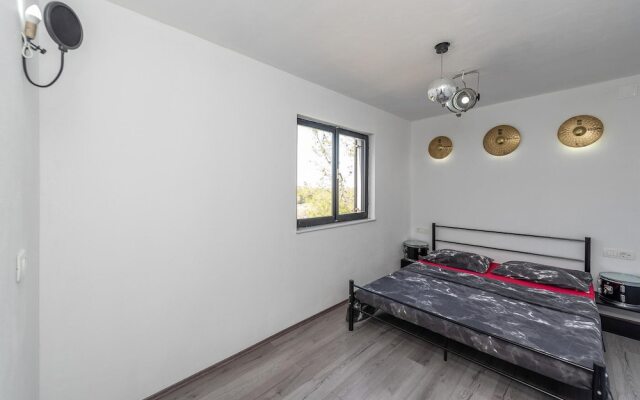 Beautiful Home in Privlaka With Wifi and 4 Bedrooms