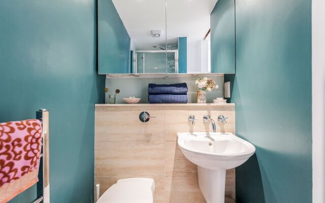 Modern Holland Park apartment