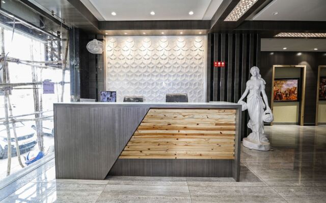 OYO 15556 Hotel Wind Palace