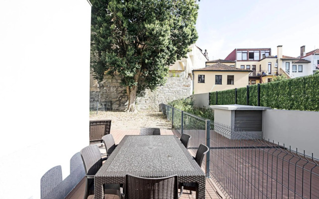 Paraíso -1B w/ AC & Patio by LovelyStay