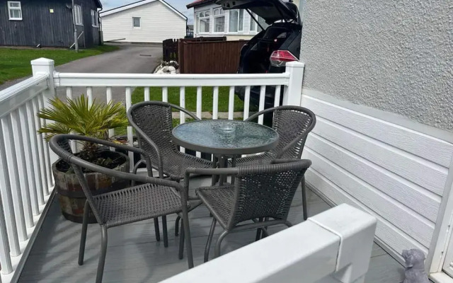 Seasideescape-2br-sleeps4-parking-petsok-fireplace