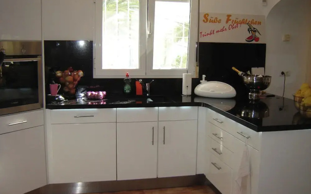 Luxury 5 Bed Mountain Views Heated Pool Games Room