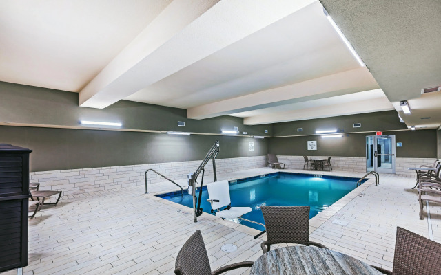 Holiday Inn Express & Suites Coffeyville, an IHG Hotel