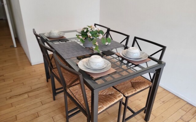 Luxury River View 2-bed Apt, Wifi, Garden, River