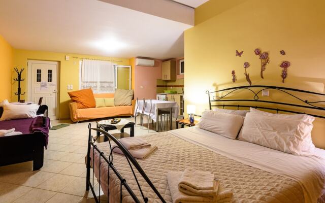 Kyparissia Garden Retreat - Sunny Master Suite