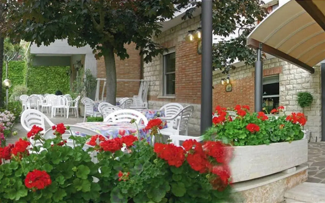 Milton Iris italy