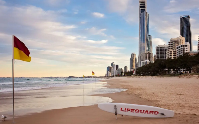Perfect 4-bed Penthouse w/ Parking, Pool and Gym – Beach – Melbourne