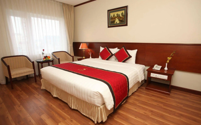 Sunny Hotel 2