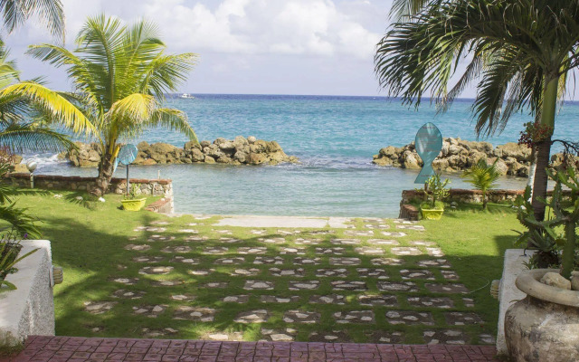 Chrisanns Beach Resort