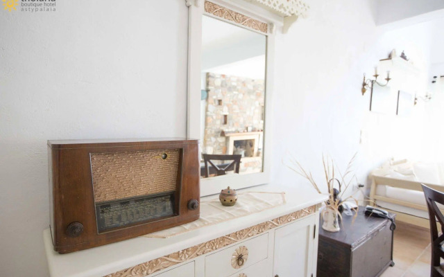 Tholaria Boutique Hotel